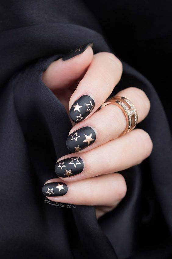 25 Easy To Copy Star Nail Designs To Glam You Up - 209