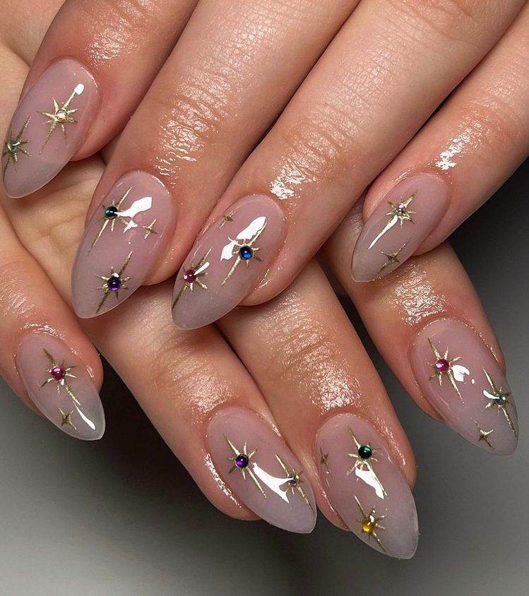 25 Easy To Copy Star Nail Designs To Glam You Up - 179