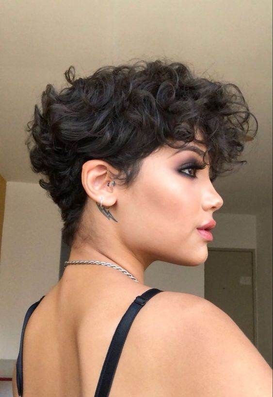 25 Trendiest Short Asymmetrical Haircuts For A Cool Chic Look - 205