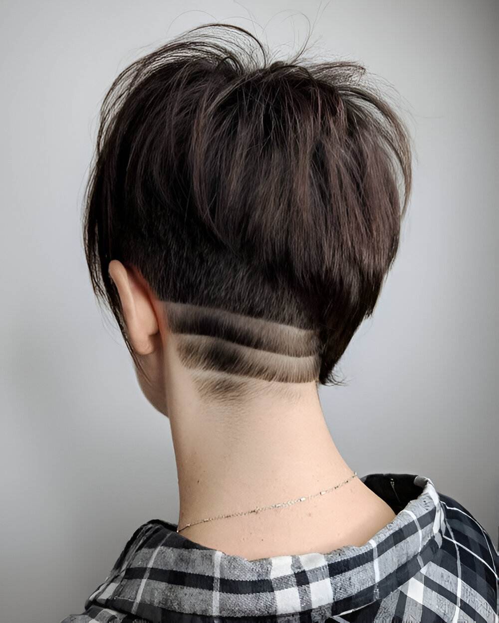 25 Trendiest Short Asymmetrical Haircuts For A Cool Chic Look - 211