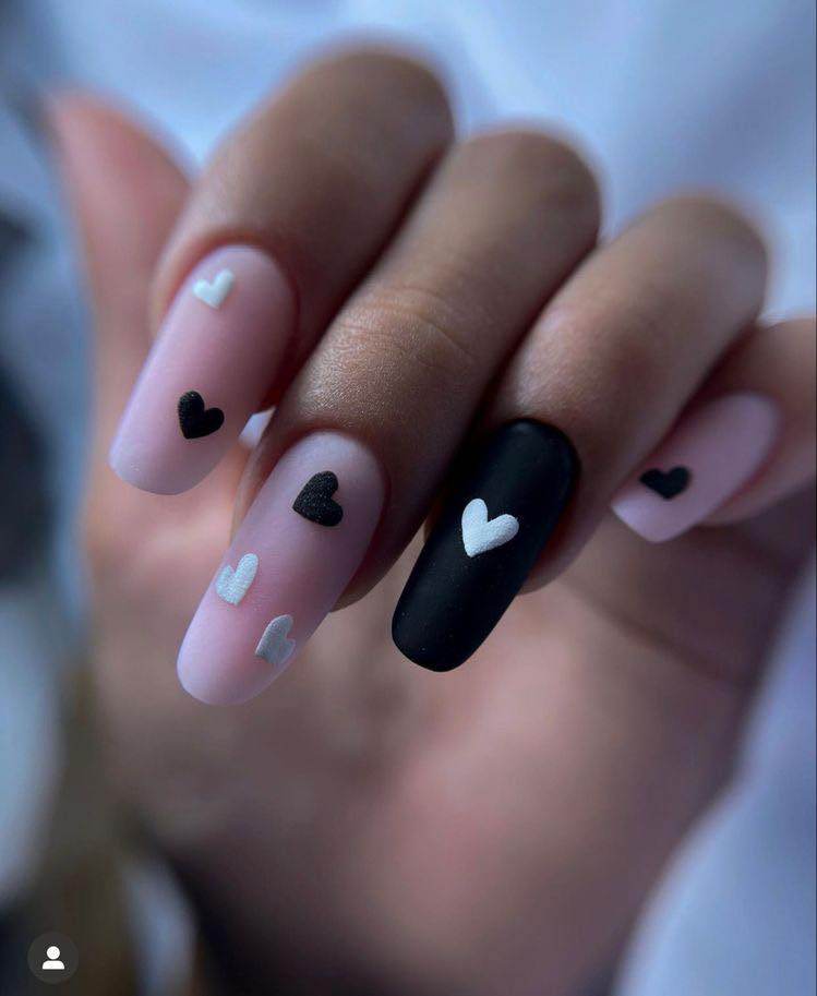 30 Effortlessly Chic Black-And-White Nail Designs So Easy To Copy