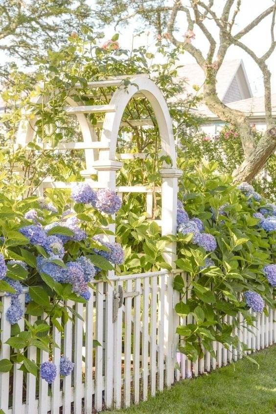 30 Garden Gate Ideas To Make A Strong Impression - 193