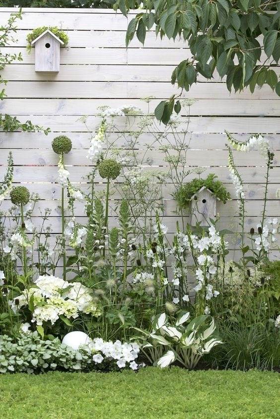 35 Whimsical Ideas That Will Elevate Your Garden To New Heights - 255