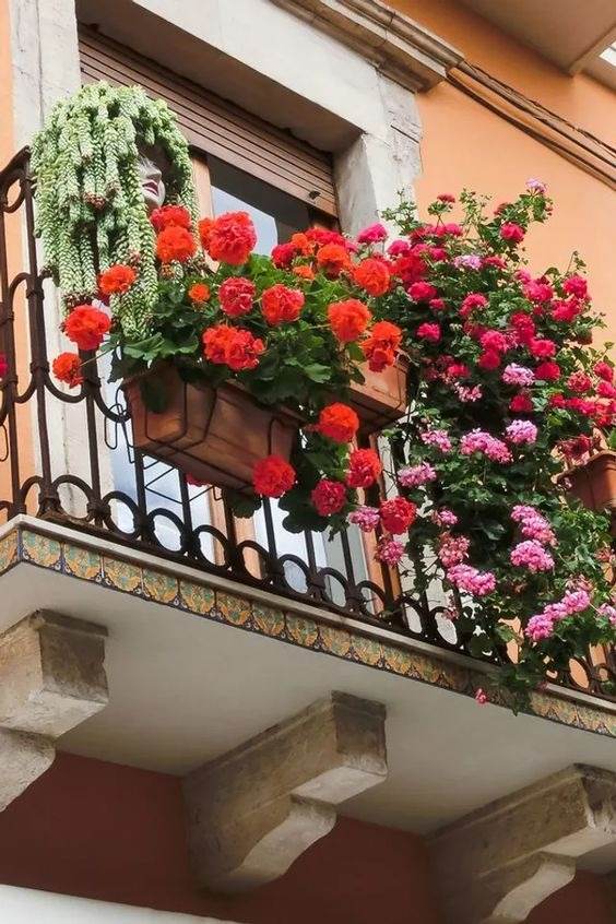 17 Surprisingly Cool Ideas To Make The Most Of Your Small Balcony