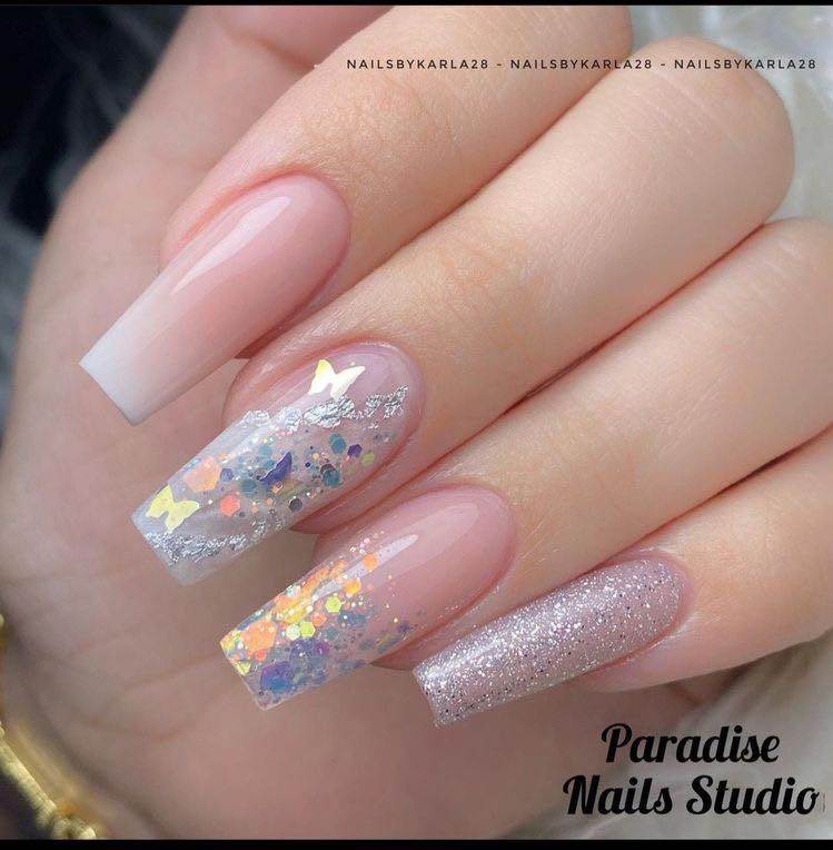 30 Bling-Bling Clear Acrylic Nails For The Ultimate Feminine Glam - 195