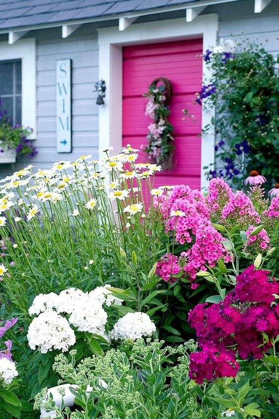 30 Cottage Garden Ideas To Bring Vintage Charm To Your Landscape - 199