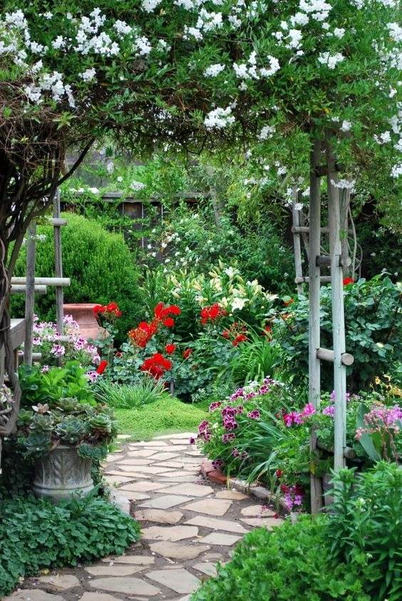 30 Cottage Garden Ideas To Bring Vintage Charm To Your Landscape - 201