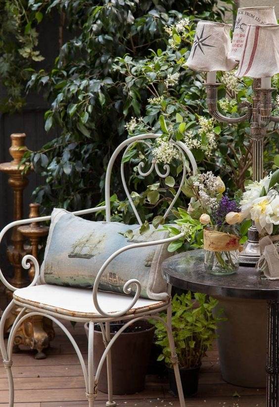 30 Cottage Garden Ideas To Bring Vintage Charm To Your Landscape - 221