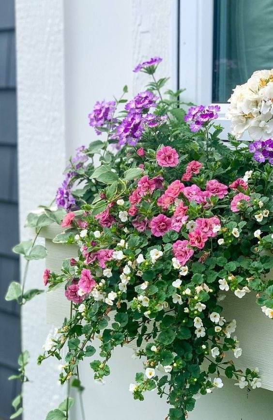 30 Cottage Garden Ideas To Bring Vintage Charm To Your Landscape