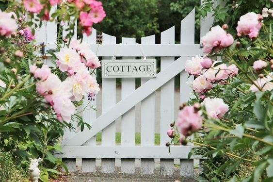 30 Cottage Garden Ideas To Bring Vintage Charm To Your Landscape - 237