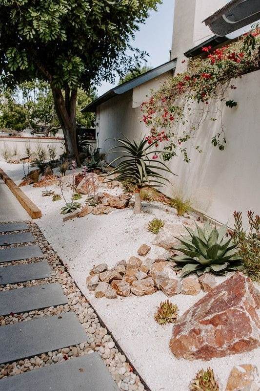 30 Desert Landscaping Ideas To Transform Your Dull Yard Into An Oasis - 213