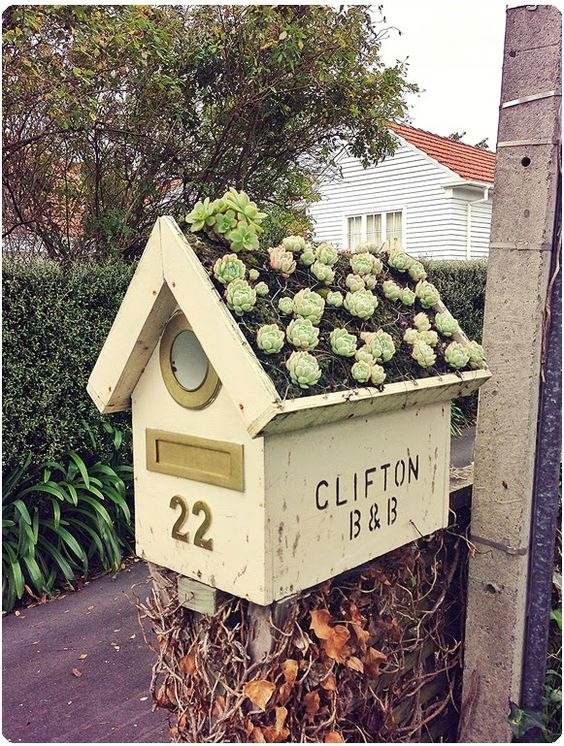 30 Mailbox Landscaping Ideas To Transform Your Home's Exterior - 201