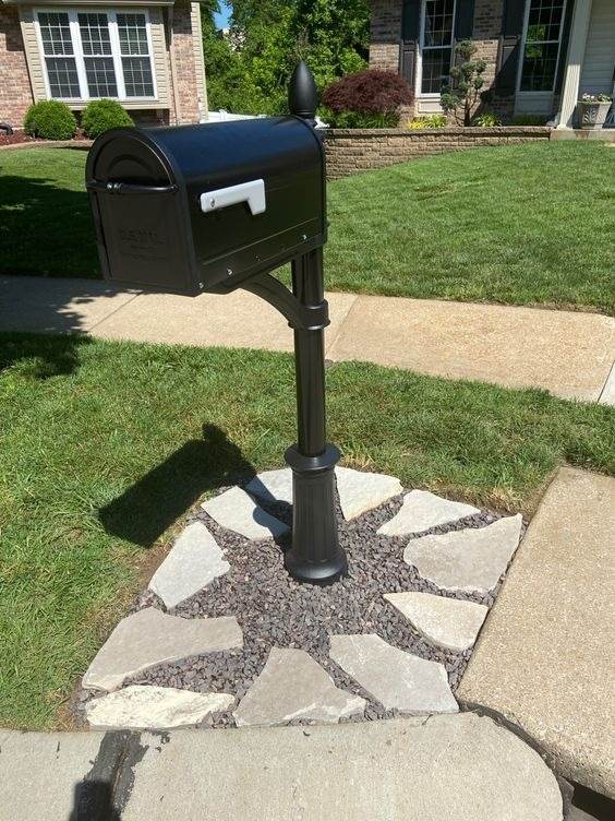 30 Mailbox Landscaping Ideas To Transform Your Home's Exterior - 211