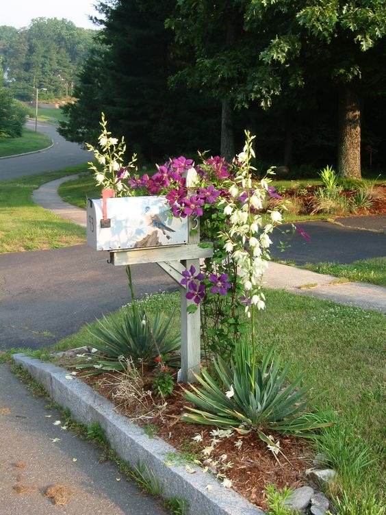 30 Mailbox Landscaping Ideas To Transform Your Home's Exterior - 217