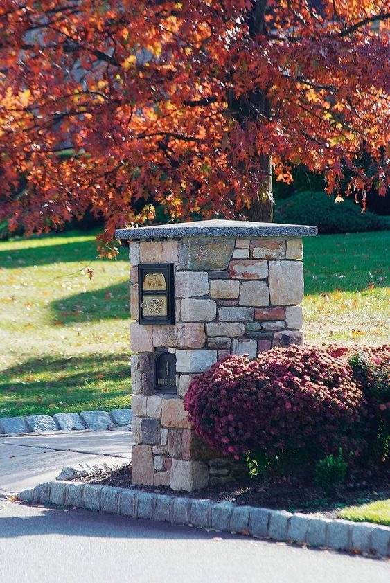 30 Mailbox Landscaping Ideas To Transform Your Home's Exterior - 235