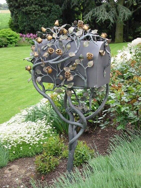 30 Mailbox Landscaping Ideas To Transform Your Home's Exterior - 243