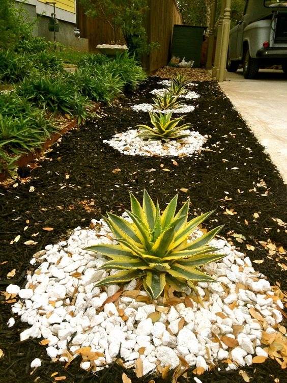 30 White Rock Landscaping Ideas For A Zen, Modern, Or Colorful Garden - 197