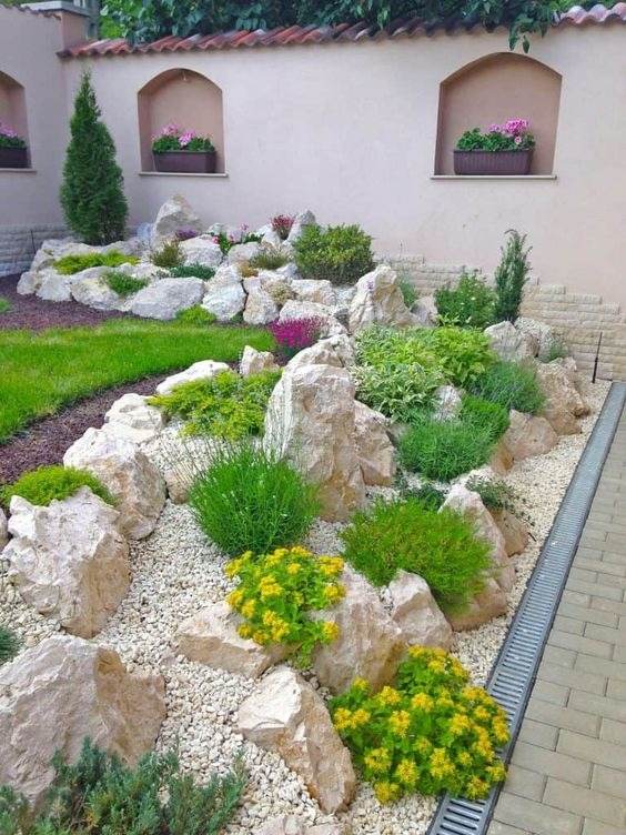 30 White Rock Landscaping Ideas For A Zen, Modern, Or Colorful Garden - 243