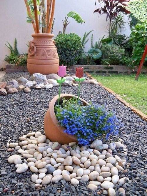 30 White Rock Landscaping Ideas For A Zen, Modern, Or Colorful Garden - 245