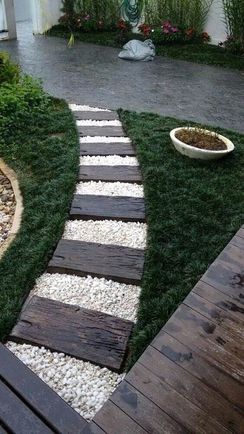 30 White Rock Landscaping Ideas For A Zen, Modern, Or Colorful Garden - 251