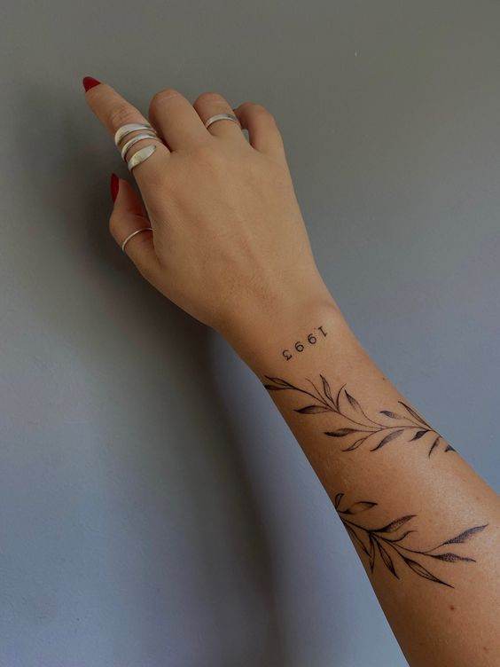 27 Stunning Forearm Tattoos To Vamp Up Your Femininity 10
