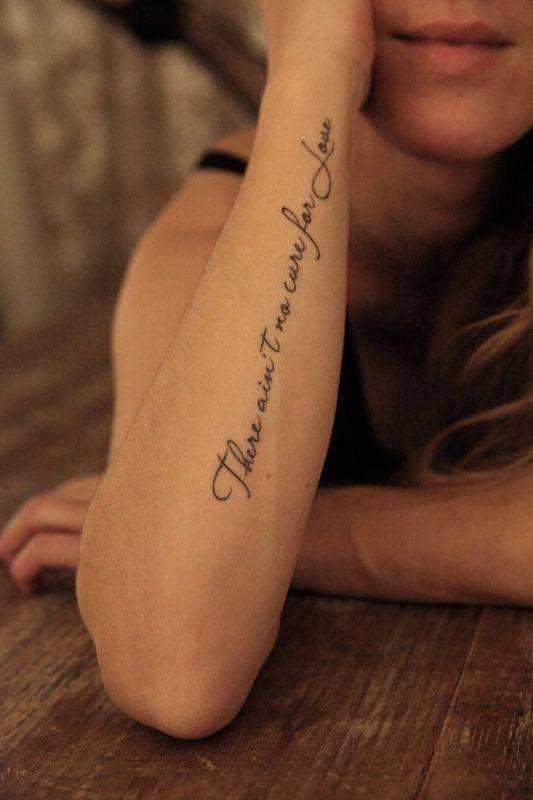 27 Stunning Forearm Tattoos To Vamp Up Your Femininity 12