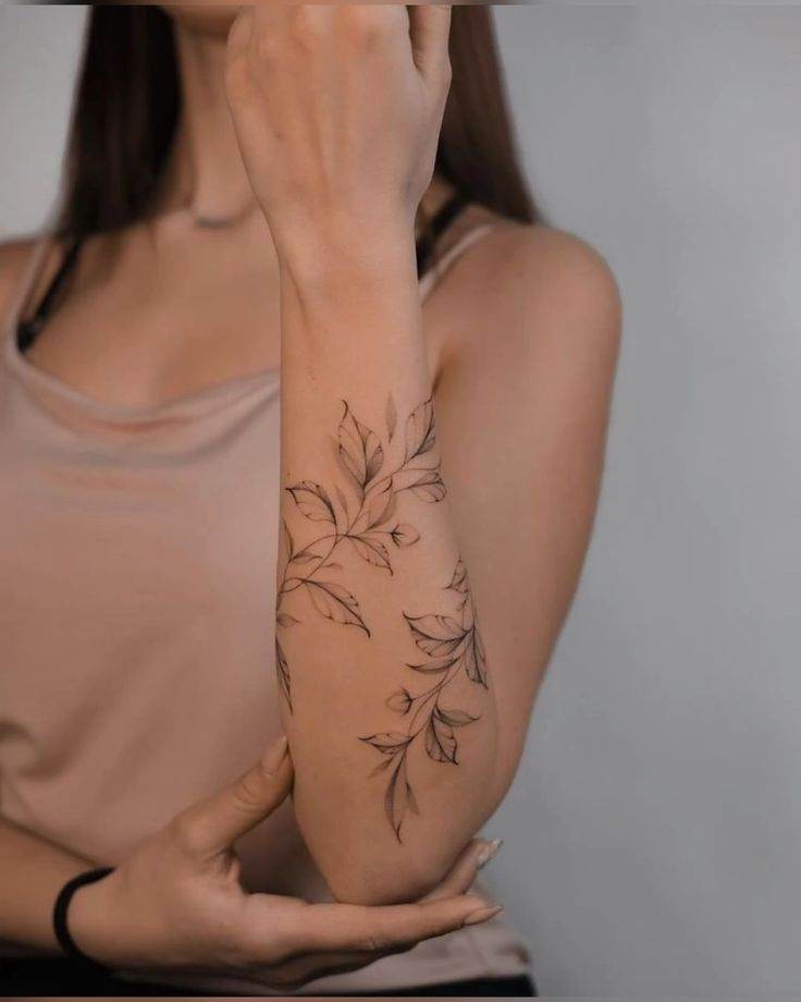 27 Stunning Forearm Tattoos To Vamp Up Your Femininity 13