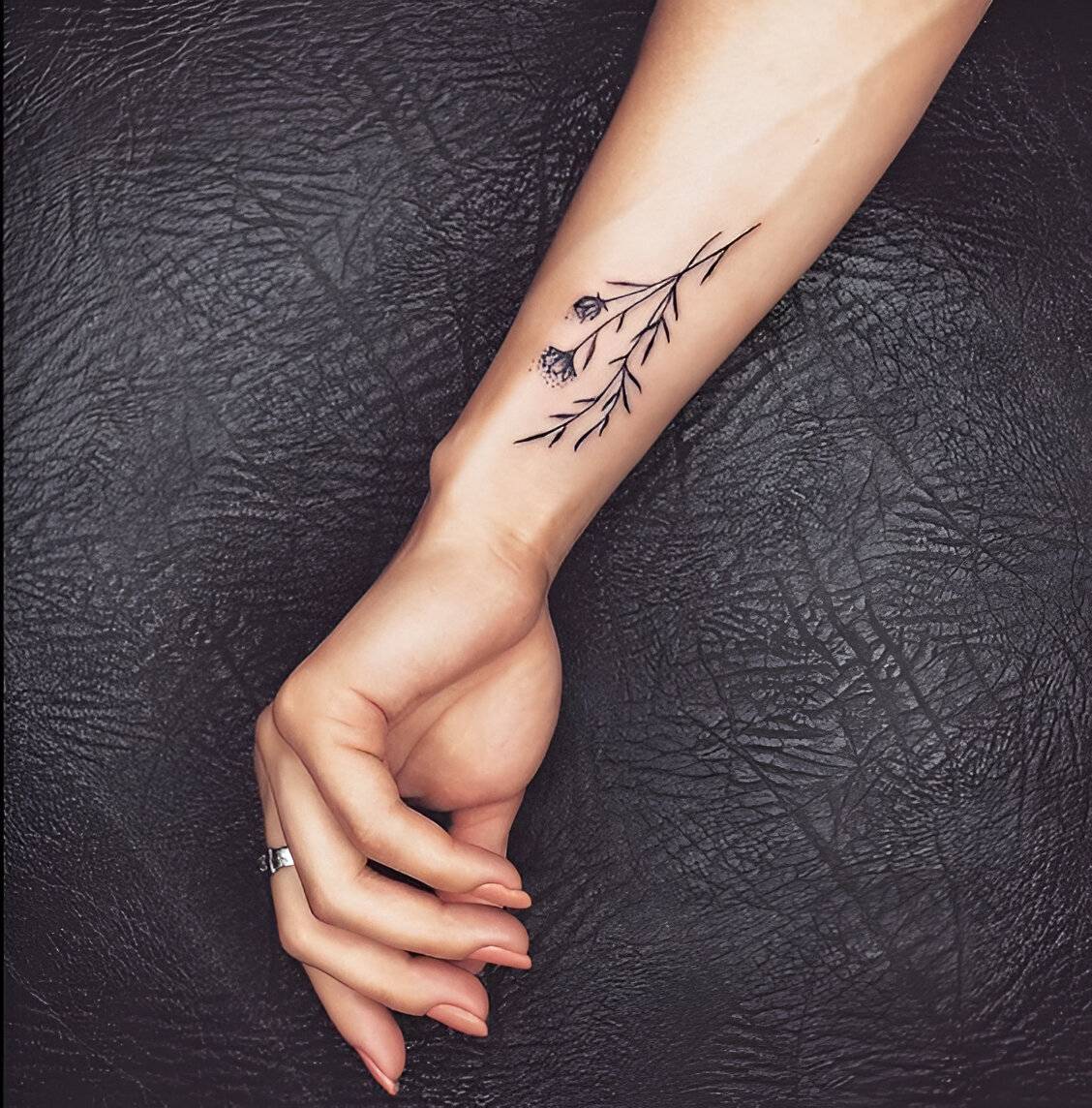 27 Stunning Forearm Tattoos To Vamp Up Your Femininity 16