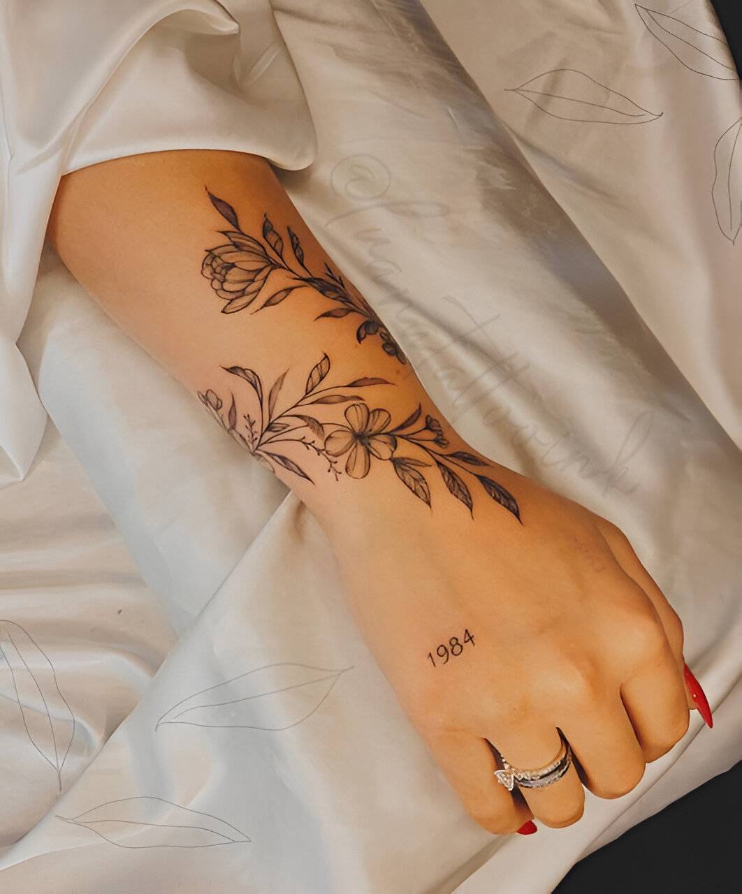 27 Stunning Forearm Tattoos To Vamp Up Your Femininity 19