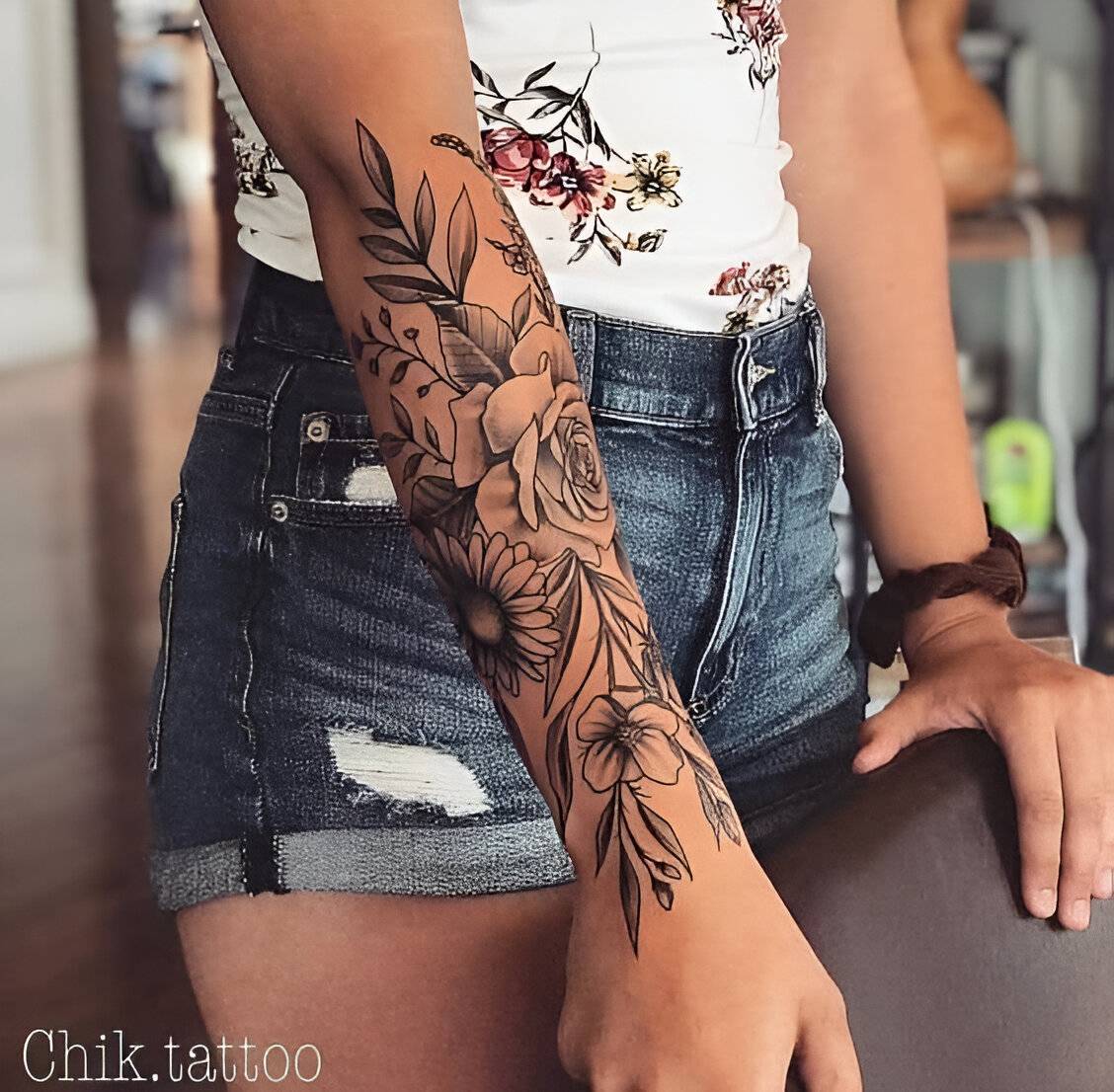 27 Stunning Forearm Tattoos To Vamp Up Your Femininity 20