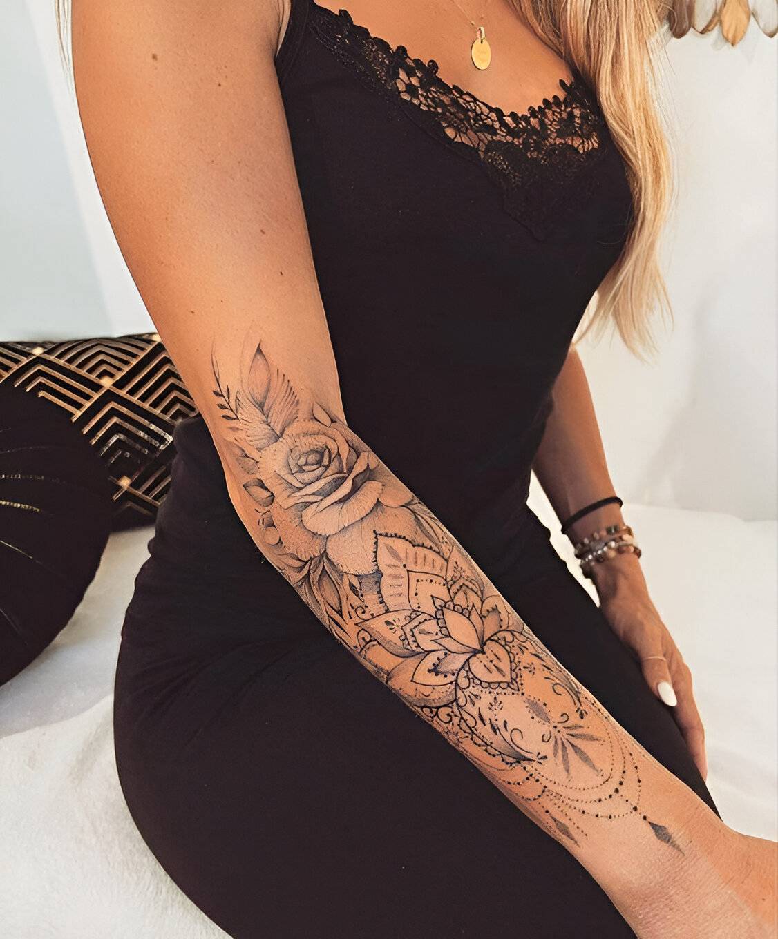 27 Stunning Forearm Tattoos To Vamp Up Your Femininity 22