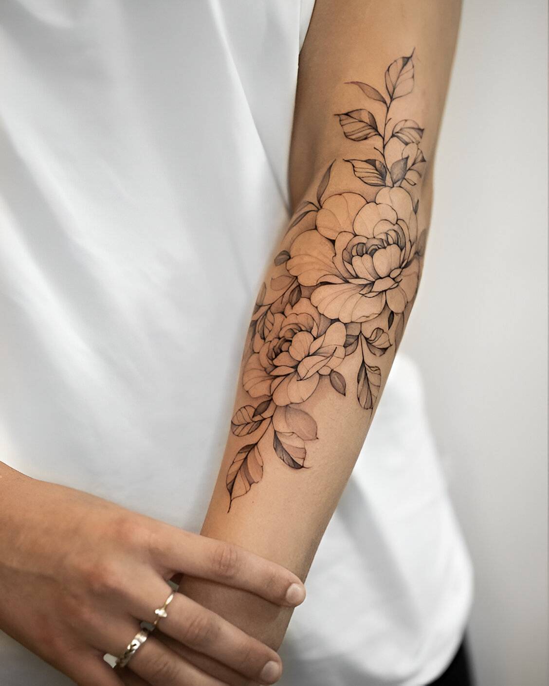 27 Stunning Forearm Tattoos To Vamp Up Your Femininity 23