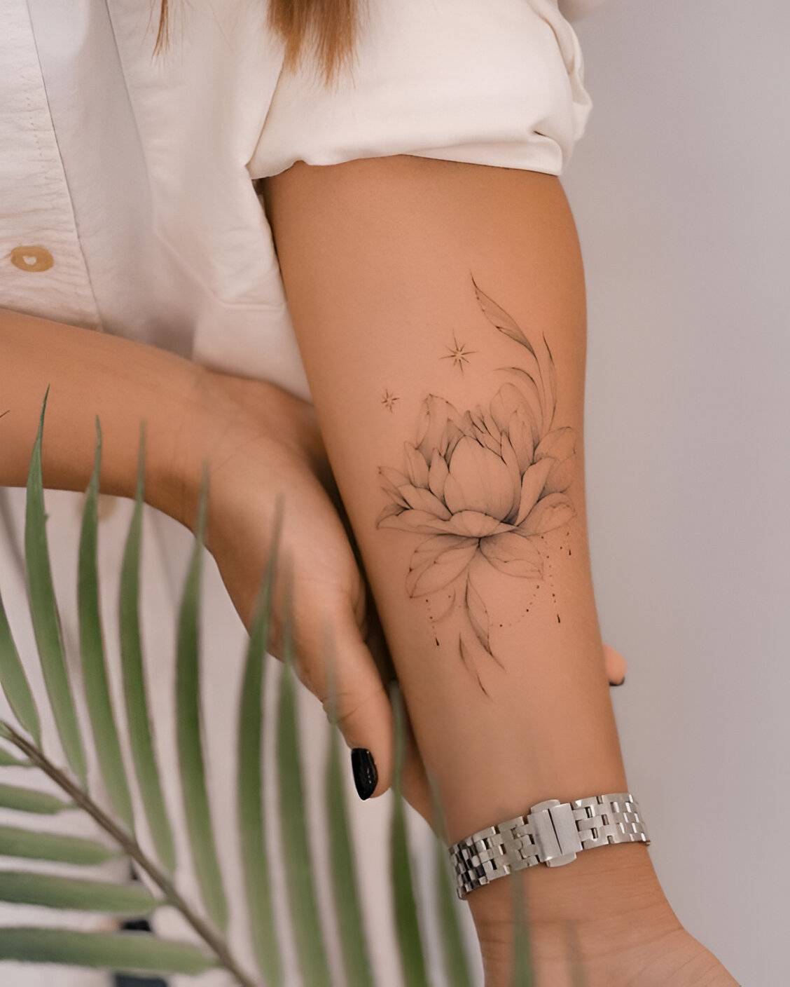 27 Stunning Forearm Tattoos To Vamp Up Your Femininity 24