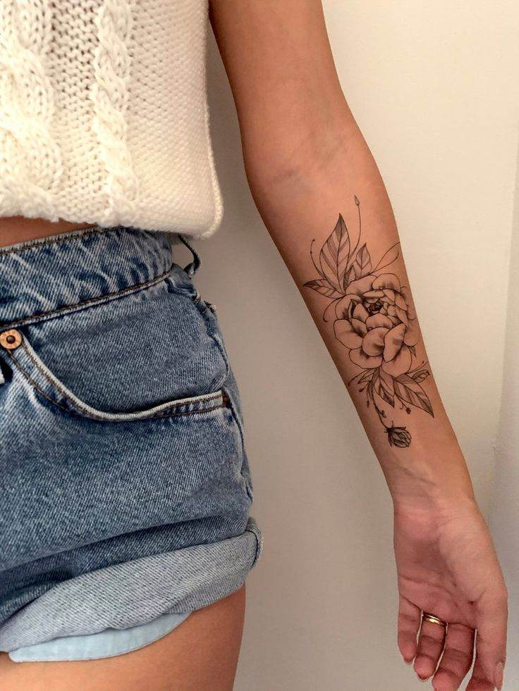 27 Stunning Forearm Tattoos To Vamp Up Your Femininity 9