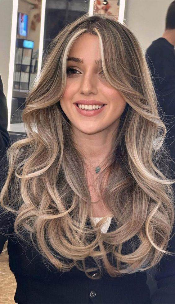 30 Chic Blonde Highlight Ideas That Are The Epitome Of Feminity 8