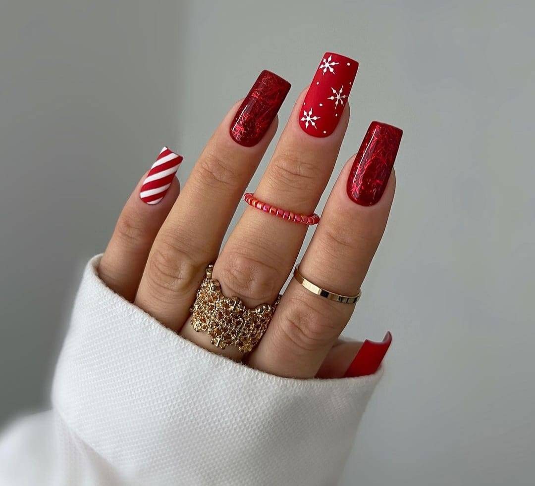 30 Drool-Worthy Red Christmas Nails To Celebrate The Holiday Season 10
