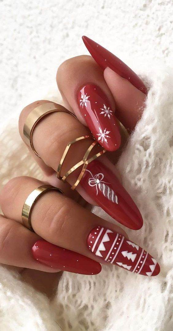 30 Drool-Worthy Red Christmas Nails To Celebrate The Holiday Season 15