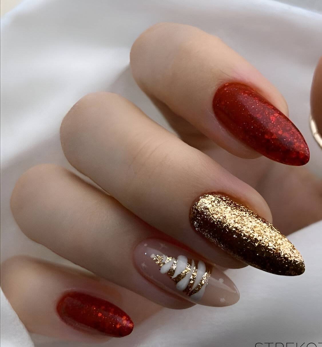 30 Drool-Worthy Red Christmas Nails To Celebrate The Holiday Season 30