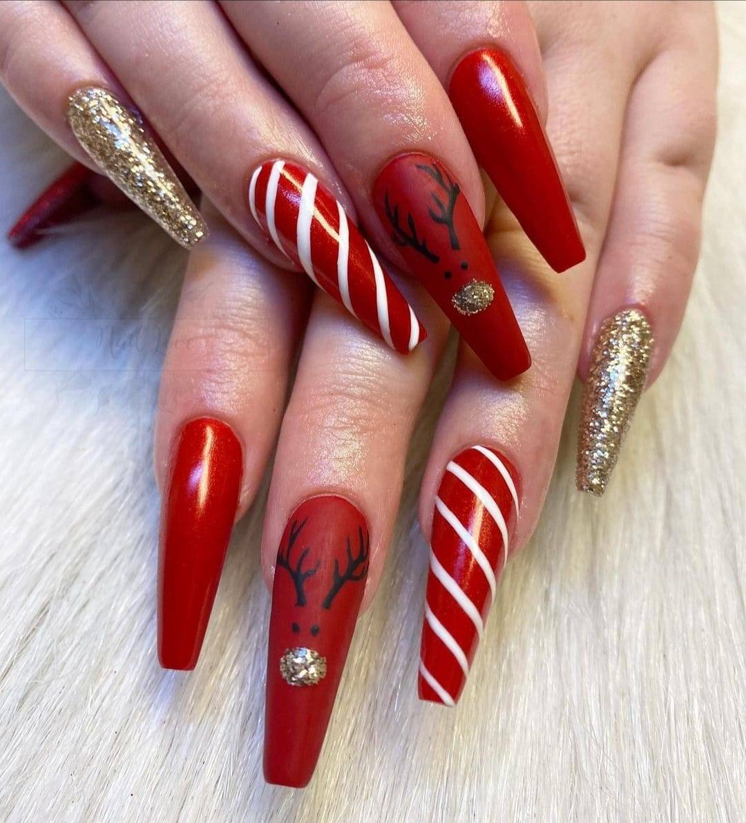 30 Drool-Worthy Red Christmas Nails To Celebrate The Holiday Season 4