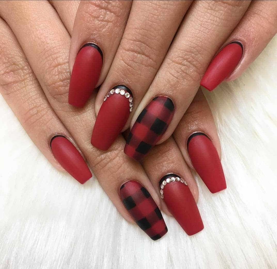 30 Drool-Worthy Red Christmas Nails To Celebrate The Holiday Season 5
