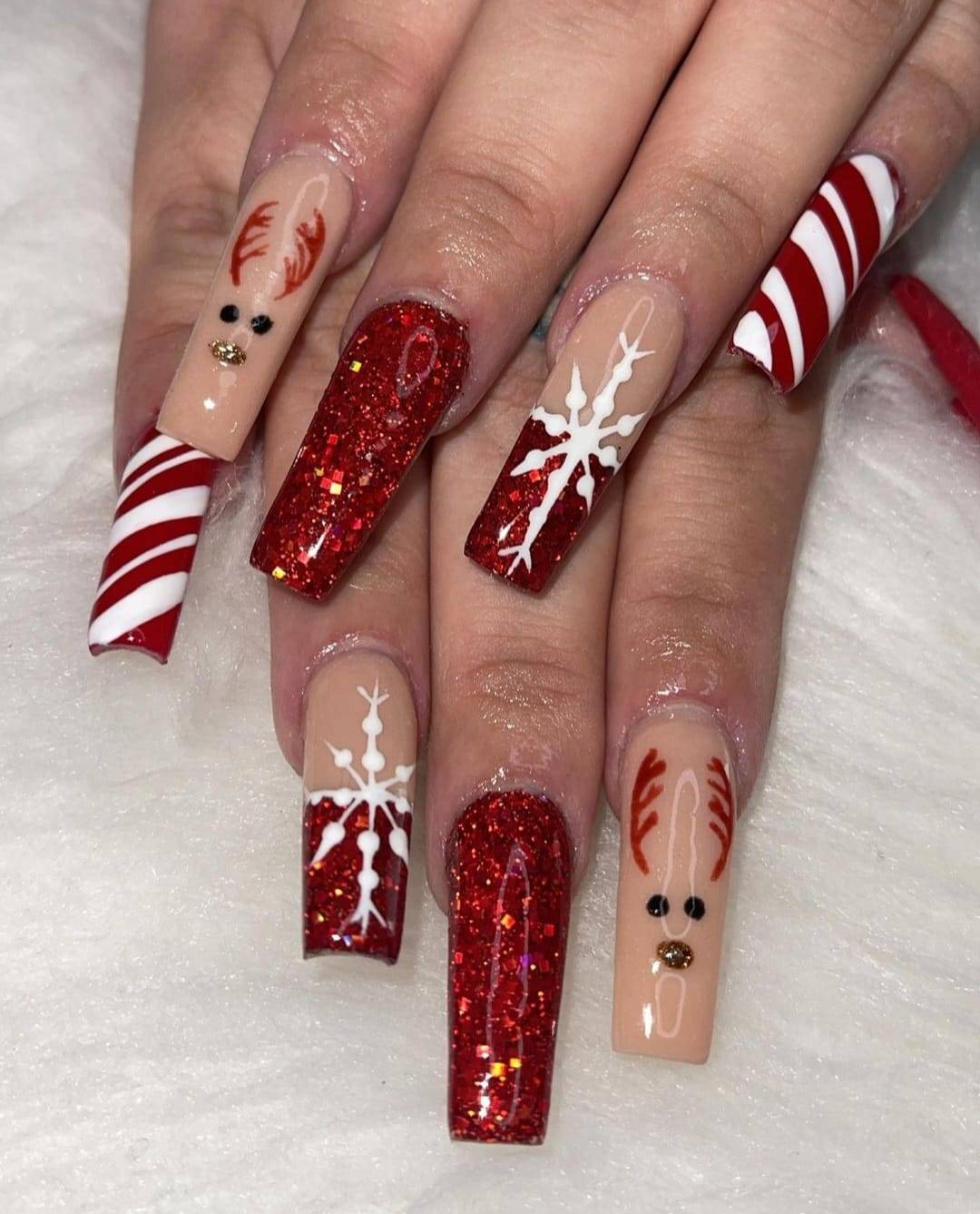 30 Drool-Worthy Red Christmas Nails To Celebrate The Holiday Season 7