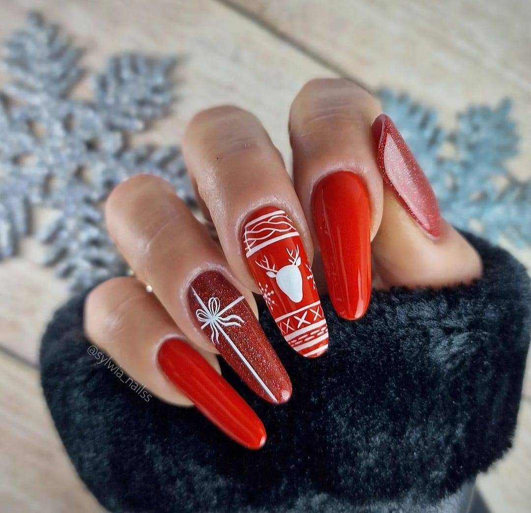 30 Drool-Worthy Red Christmas Nails To Celebrate The Holiday Season 8