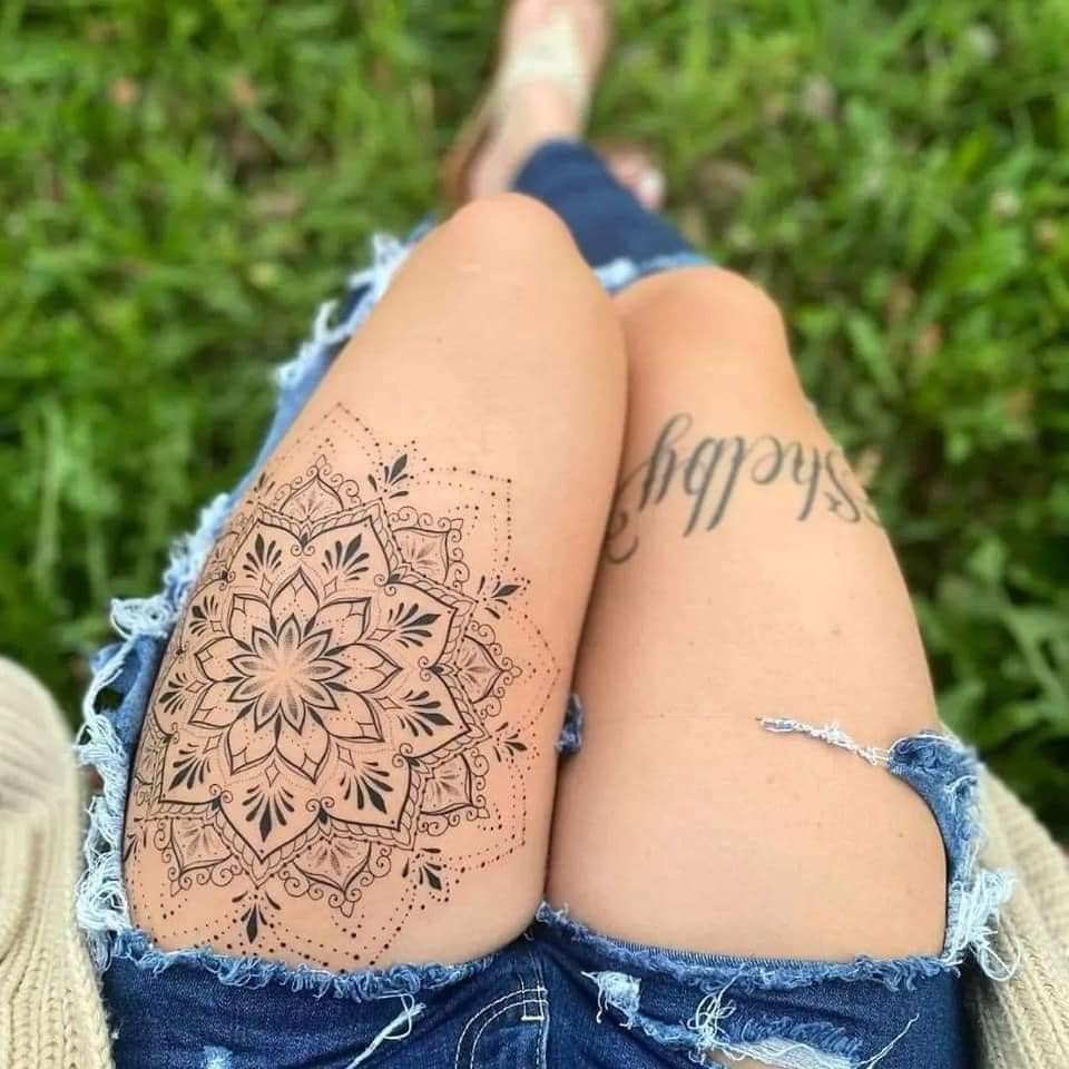 30 Elegant Thigh Tattoos To Level Up Your Sexiness And Charm 13