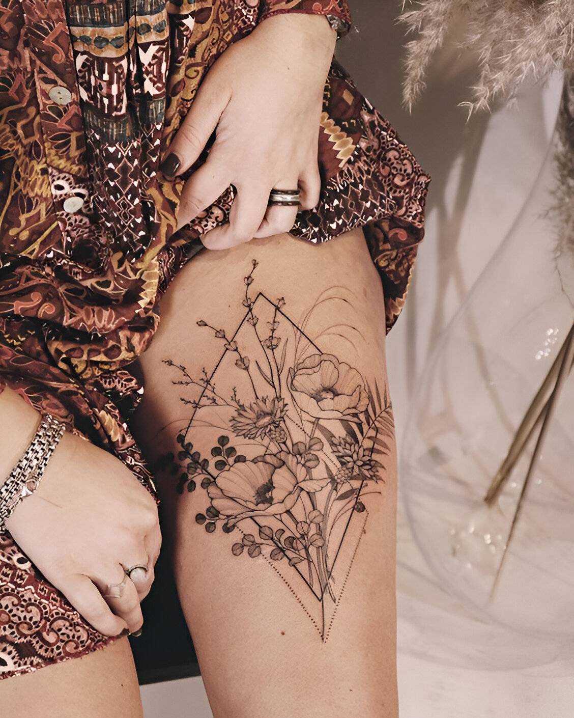 30 Elegant Thigh Tattoos To Level Up Your Sexiness And Charm 15