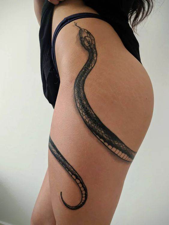 30 Elegant Thigh Tattoos To Level Up Your Sexiness And Charm 6