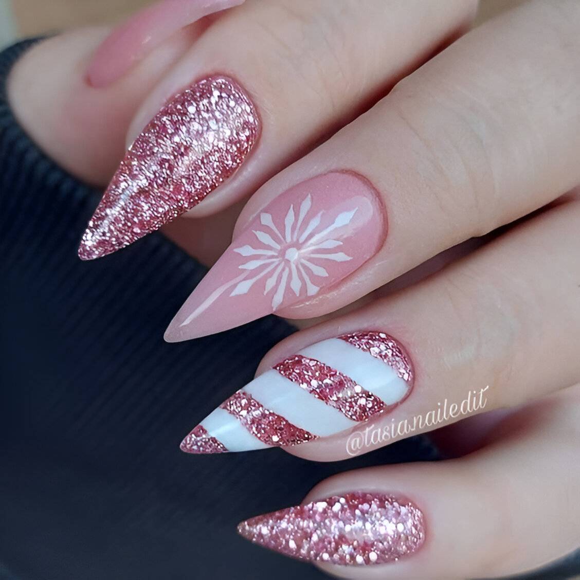 30 Gorgeous Christmas Nail Designs To Make You The Center Of Attention