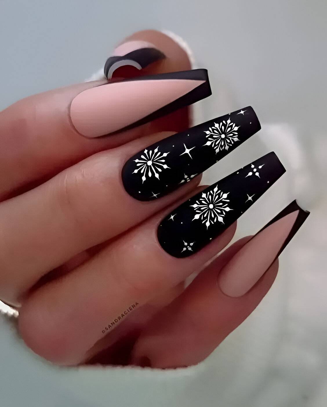 Glam Black Snowflakes