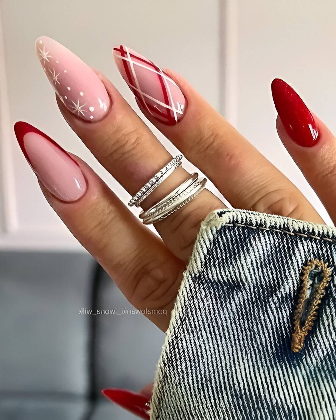 Red And Pink Christmas Manicure