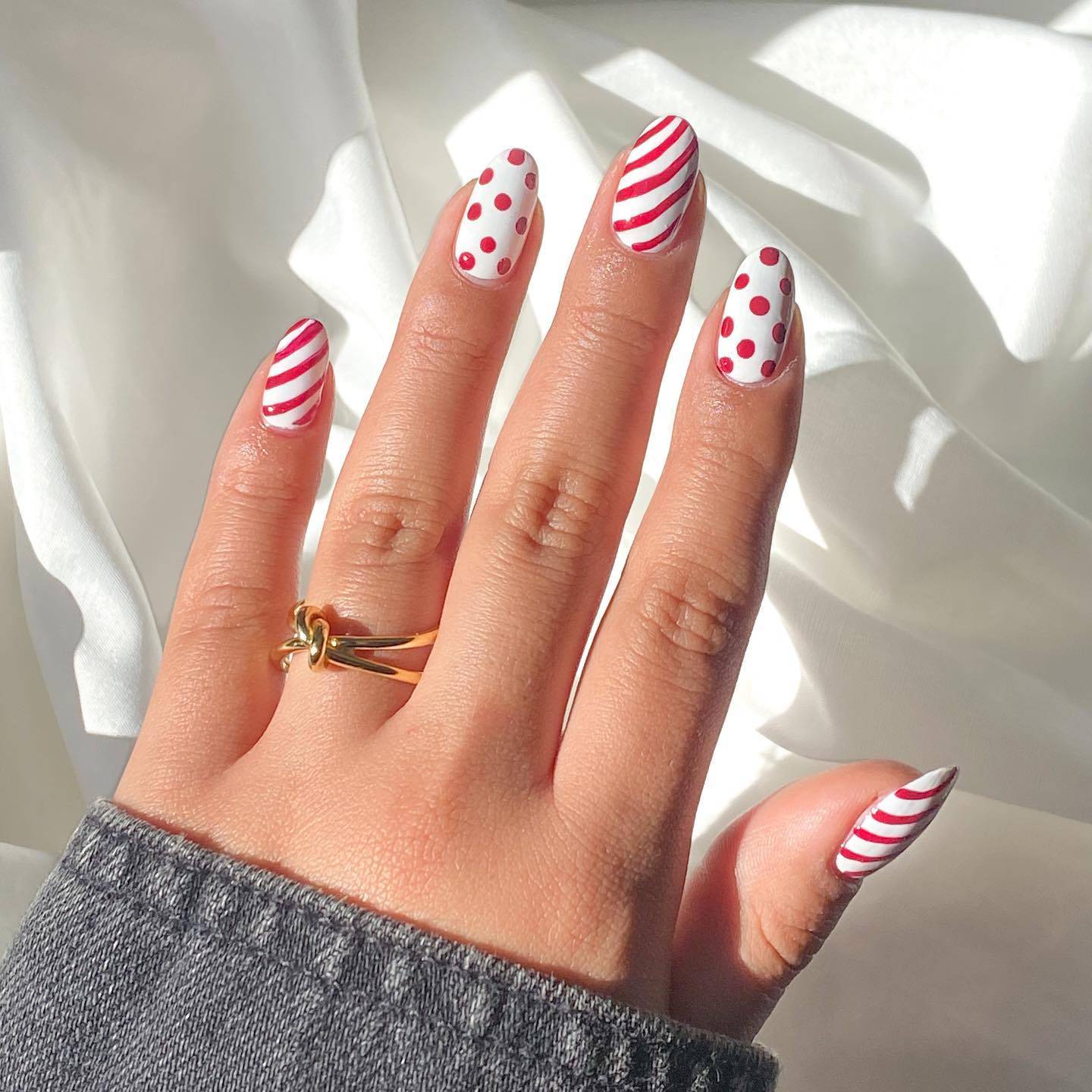 Red And White Christmas Nails