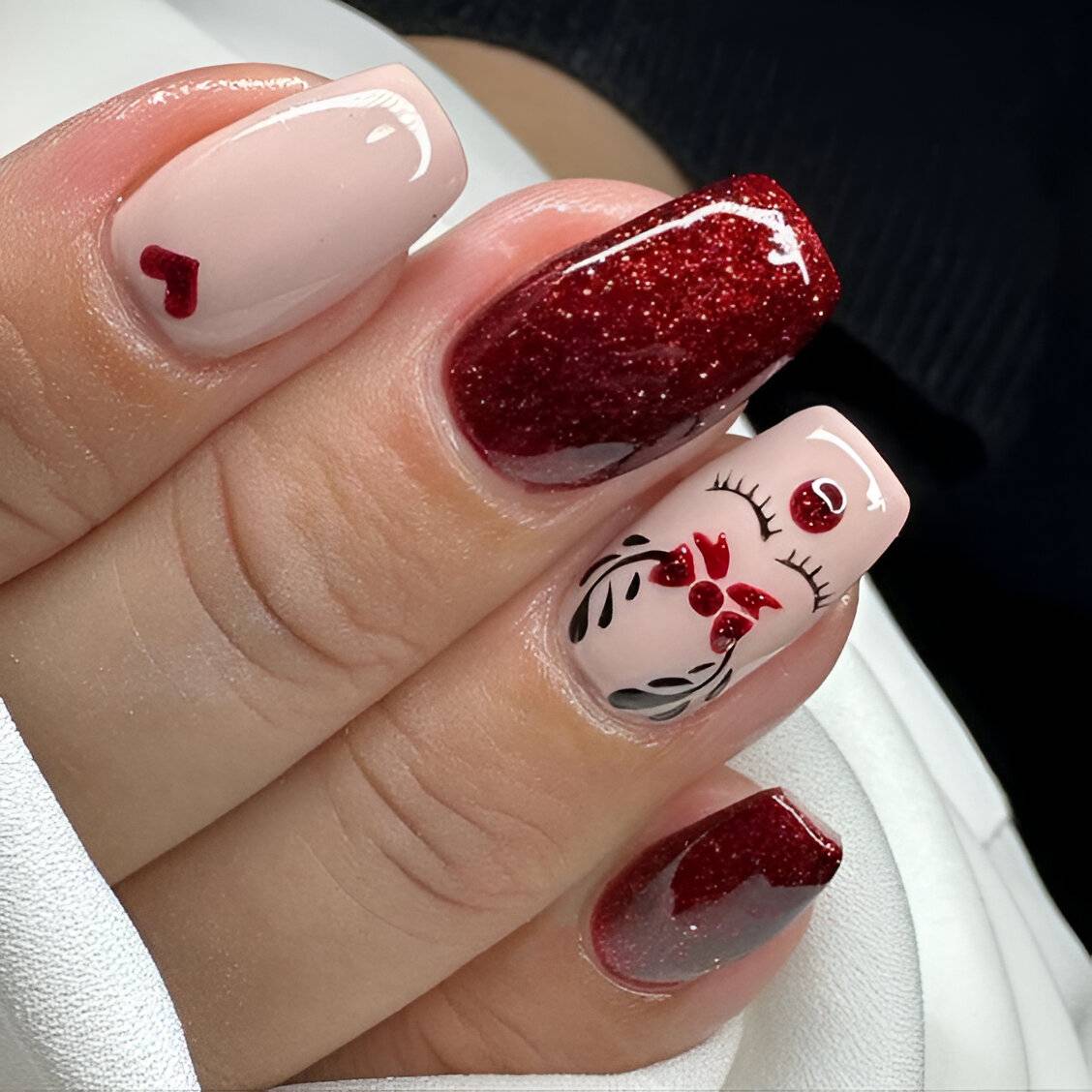 Reindeer-Accented Nails